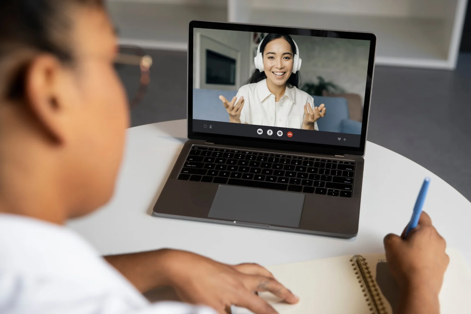 Aluno em uma aula particular online ao vivo